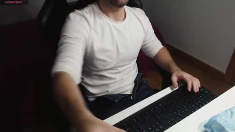 Snapshot of myhairymacho chatting on March 9, 1:35 am Juan  OF  myhairymacho online show from March 9, 1:35 am