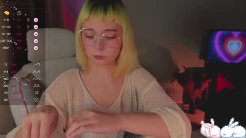 MylaFlores online show from December 20, 1:25 am