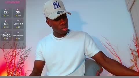 Mylo Wallace  online show from December 18, 6:35 pm