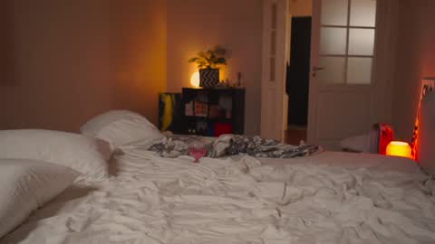 Snapshot of mynaughtynights chatting on October 18, 9:46 am Sima online show from October 18, 9:46 am