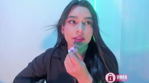 Snapshot of mypretty_isabella chatting on October 10, 6:19 am Bella online show from October 10, 6:19 am