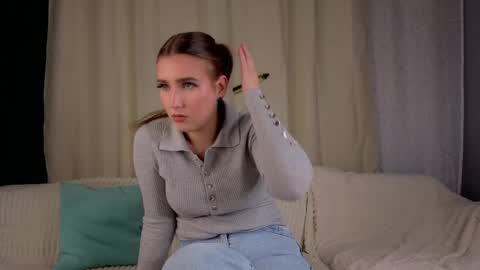 myrahenley online show from April 8, 11:13 am