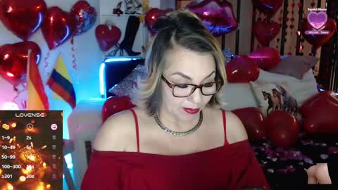 Snapshot of myrnasexxx chatting on February 15, 4:25 am Myrna Sessions online show from February 15, 4:25 am