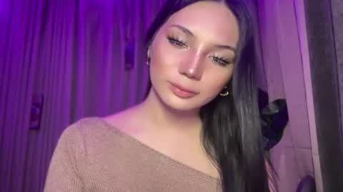 UR GIRL NEXTDOOR online show from April 14, 10:51 am