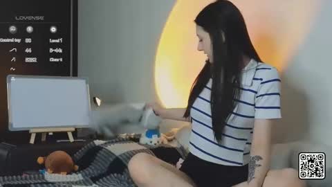 Mia online show from November 6, 5:38 pm