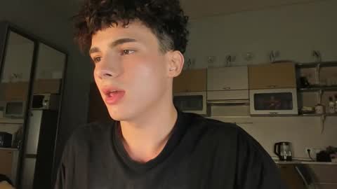 Snapshot of mystic_evan chatting on September 12, 11:18 pm Evan Brown online show from September 12, 11:18 pm