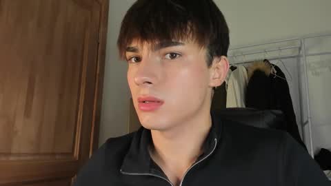Snapshot of mystic_evan chatting on October 19, 9:52 pm Evan Brown online show from October 19, 9:52 pm
