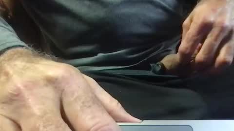 Snapshot of mythickness chatting on December 3, 3:04 am mythickness online show from December 3, 3:04 am