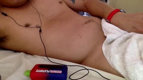 str8 dom alphaAsian Daddy type. sorry not bi or  curious but i dont judgediscrimenate. online show from November 30, 6:59 pm