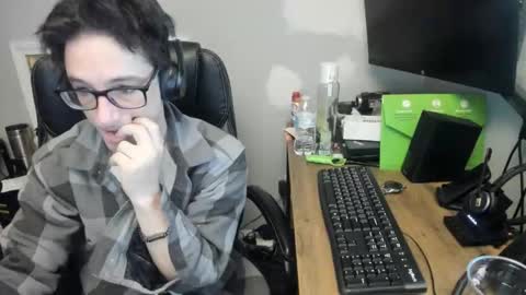 a Ordinary Boy online show from February 2, 5:37 am