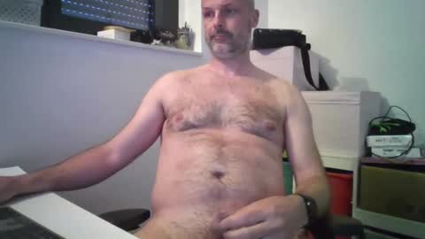 naaktlopertjebe online show from April 10, 9:36 am