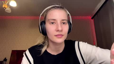 Leya online show from April 20, 3:04 pm