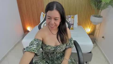 N A H I A online show from March 3, 3:11 pm