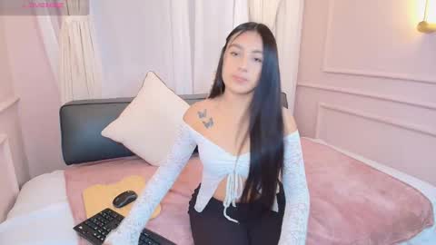 Nahomi online show from November 12, 8:55 pm