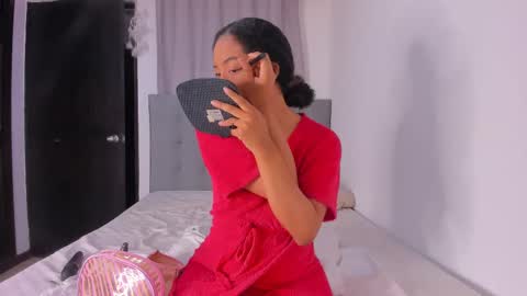 Laura online show from February 17, 9:21 pm