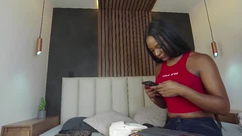 Snapshot of nahomicampbell_ chatting on March 2, 12:01 pm VICTORIA online show from March 2, 12:01 pm