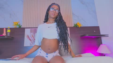 Snapshot of nahomy_james25 chatting on October 5, 10:50 pm nahomy_james25 online show from October 5, 10:50 pm