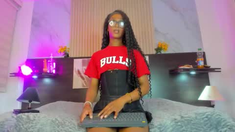 nahomy_james25 online show from November 6, 11:52 pm
