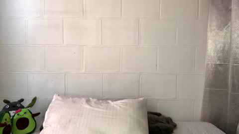 nahomy online show from October 10, 1:28 pm