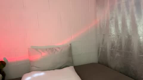 nahomy online show from December 15, 2:57 pm