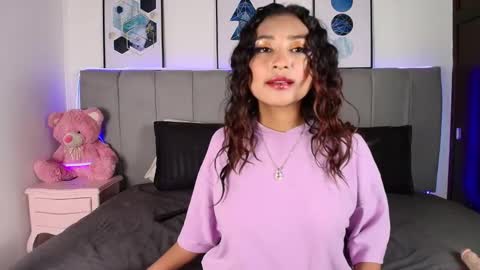 Snapshot of naia_cruz_ chatting on October 4, 7:33 pm Naia online show from October 4, 7:33 pm