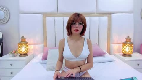 Naia  online show from April 14, 2:15 am