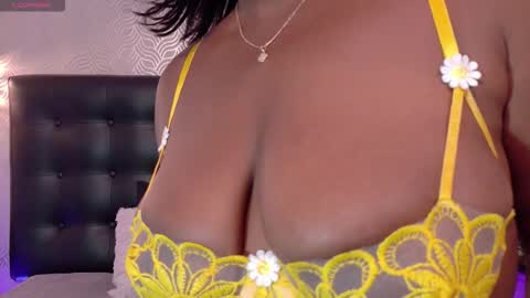 naiaramasson_ online show from February 28, 1:04 pm