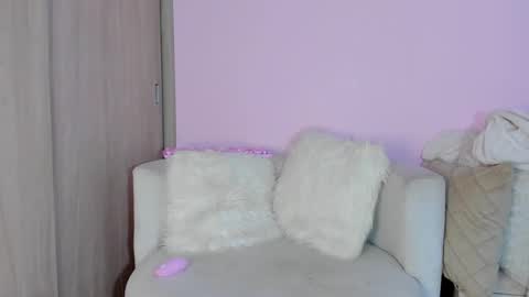 Snapshot of naileea chatting on March 5, 11:38 pm      online show from March 5, 11:38 pm