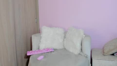 Snapshot of naileea chatting on December 16, 5:43 pm      online show from December 16, 5:43 pm
