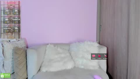 Snapshot of naileea chatting on March 7, 11:05 pm      online show from March 7, 11:05 pm