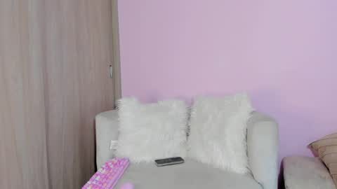 Snapshot of naileea chatting on January 4, 5:27 am      online show from January 4, 5:27 am