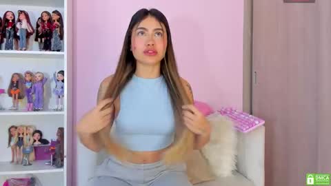 Snapshot of naileea chatting on October 10, 12:27 am      online show from October 10, 12:27 am