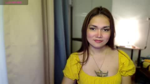 Snapshot of naisha143 chatting on October 5, 2:20 am MARY MAE online show from October 5, 2:20 am
