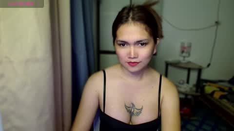 Snapshot of naisha143 chatting on October 2, 11:03 pm MARY MAE online show from October 2, 11:03 pm