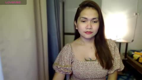 Snapshot of naisha143 chatting on October 3, 11:24 pm MARY MAE online show from October 3, 11:24 pm