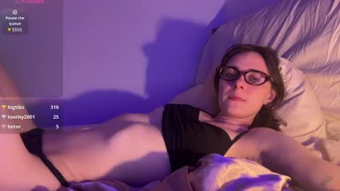 Naomi      online show from July 11, 5:23 am