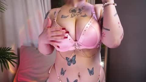 naomi_hotterr online show from June 21, 5:47 am