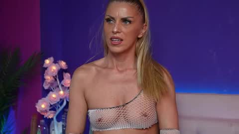  Naomi  online show from May 4, 6:25 pm