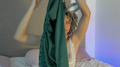 naomidawson online show from January 15, 1:03 am