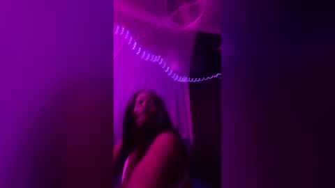 naomiloveee online show from December 5, 4:44 am