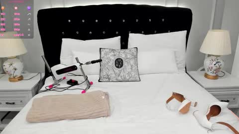 Naomi online show from November 5, 5:42 am