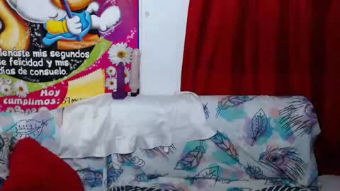 Snapshot of naomiquiin chatting on February 6, 8:18 am naomiquiin online show from February 6, 8:18 am