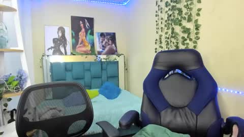 Snapshot of naomy777_ chatting on February 12, 7:56 pm naomy online show from February 12, 7:56 pm