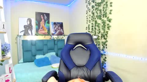 Snapshot of naomy777_ chatting on February 9, 1:44 am naomy online show from February 9, 1:44 am