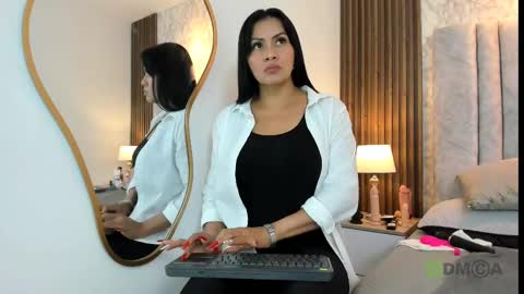 Naomy Smith online show from March 1, 6:43 pm