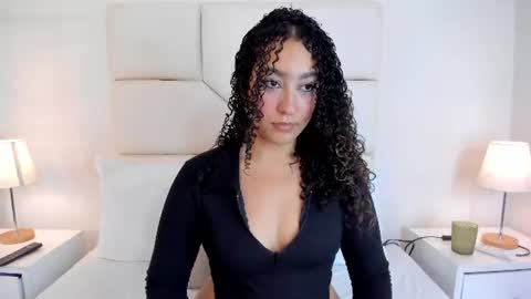 naomycambels online show from July 10, 7:18 pm