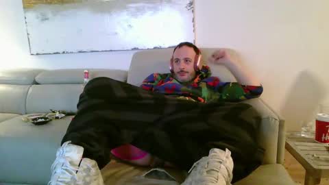Snapshot of nassobout chatting on January 1, 8:45 am nassobout online show from January 1, 8:45 am