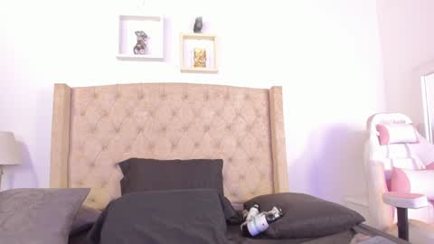 Snapshot of natalia_collinslim chatting on February 8, 3:41 am Natalia online show from February 8, 3:41 am