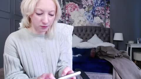 Snapshot of natalie_bitton chatting on February 9, 6:54 am Natalie online show from February 9, 6:54 am