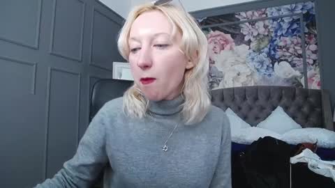 Snapshot of natalie_bitton chatting on February 7, 7:50 am Natalie online show from February 7, 7:50 am